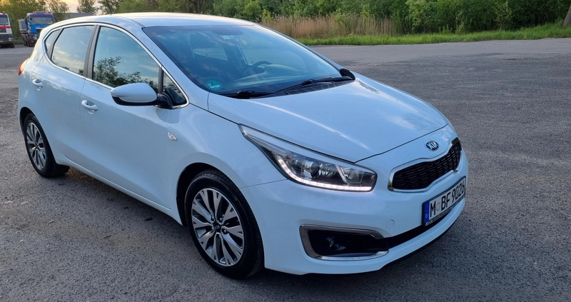 Kia Ceed cena 43500 przebieg: 183000, rok produkcji 2016 z Zawiercie małe 562